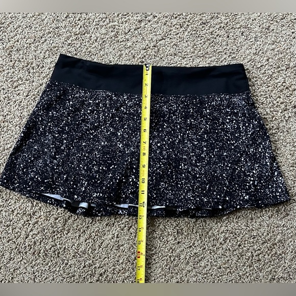 Lululemon Circuit Breaker Skirt (Regular)
Splatter White Black / Black Size 10 - Picture 14 of 16